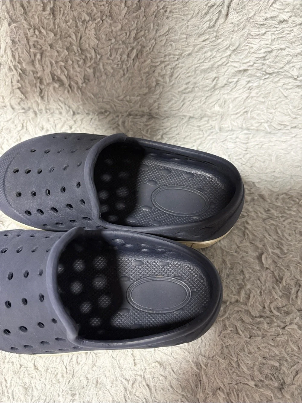 Old Navy Navy Slip-On Kids Water Shoes with Cream Sole